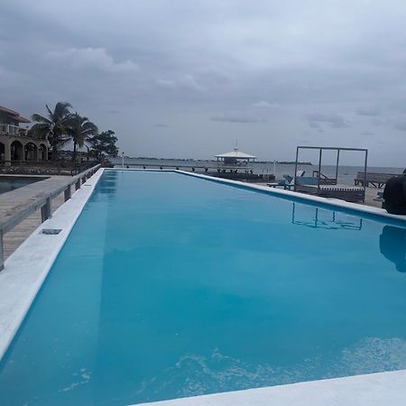 Coral View Beach Resort Utila Buitenkant foto