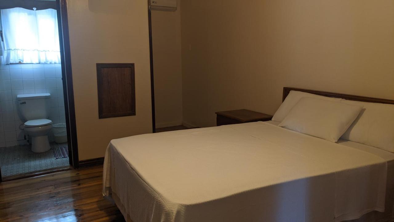 Coral View Beach Resort Utila Buitenkant foto
