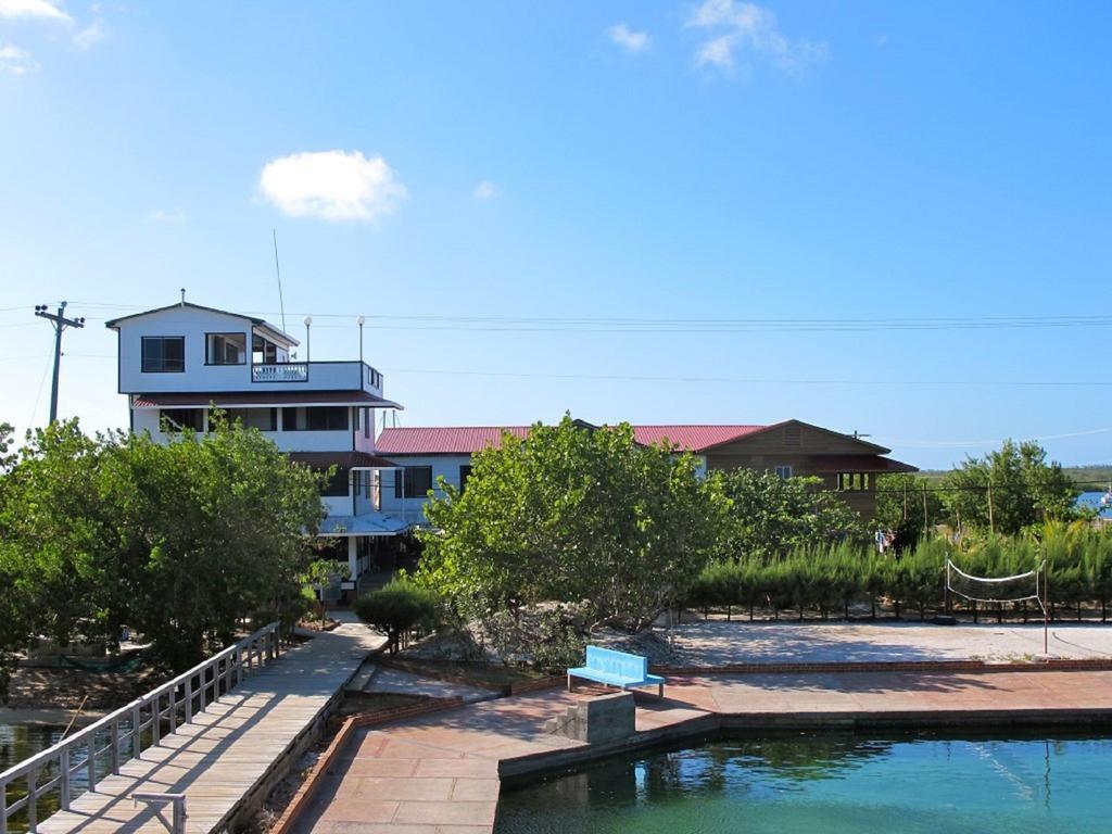 Coral View Beach Resort Utila Buitenkant foto